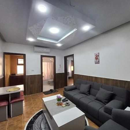Al-Nujoom Hotel Suites Ammán Kültér fotó