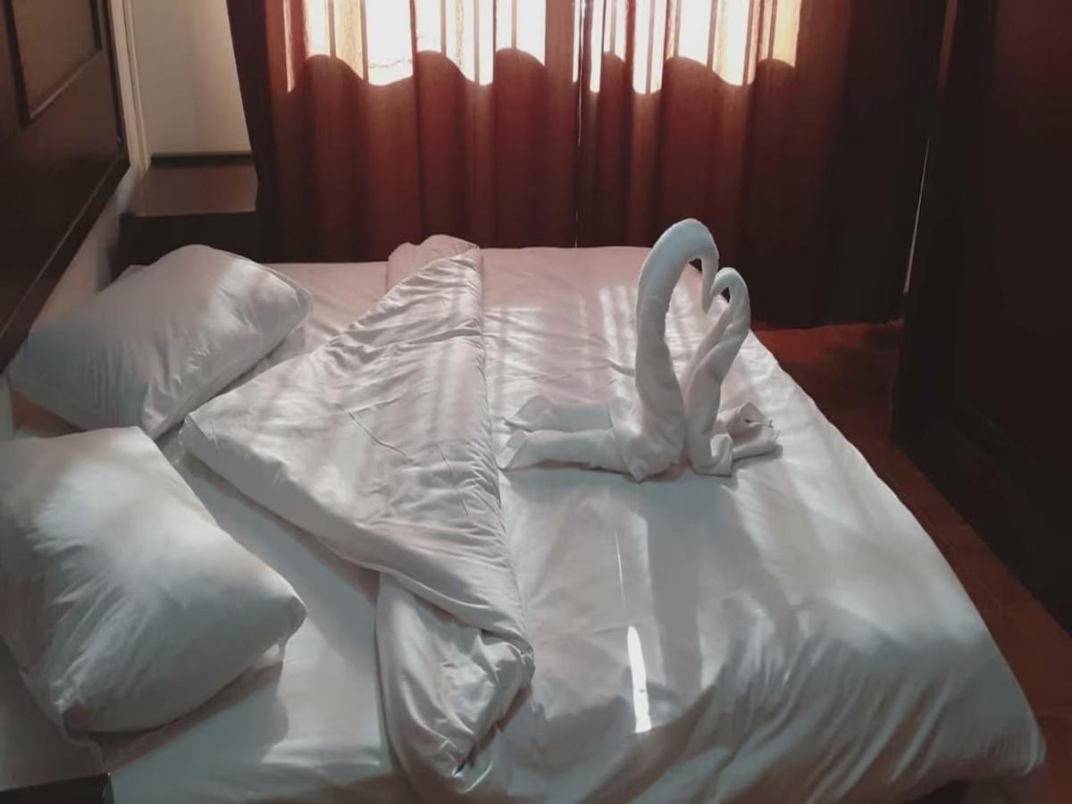 Al-Nujoom Hotel Suites Ammán Kültér fotó