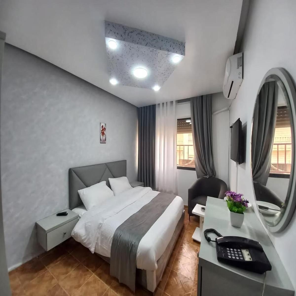 Al-Nujoom Hotel Suites Ammán Kültér fotó