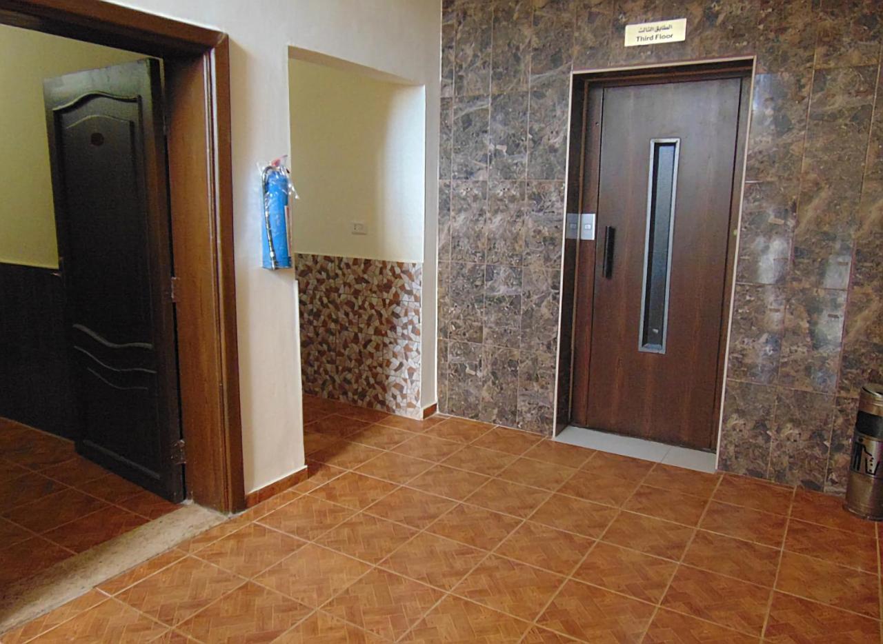 Al-Nujoom Hotel Suites Ammán Kültér fotó