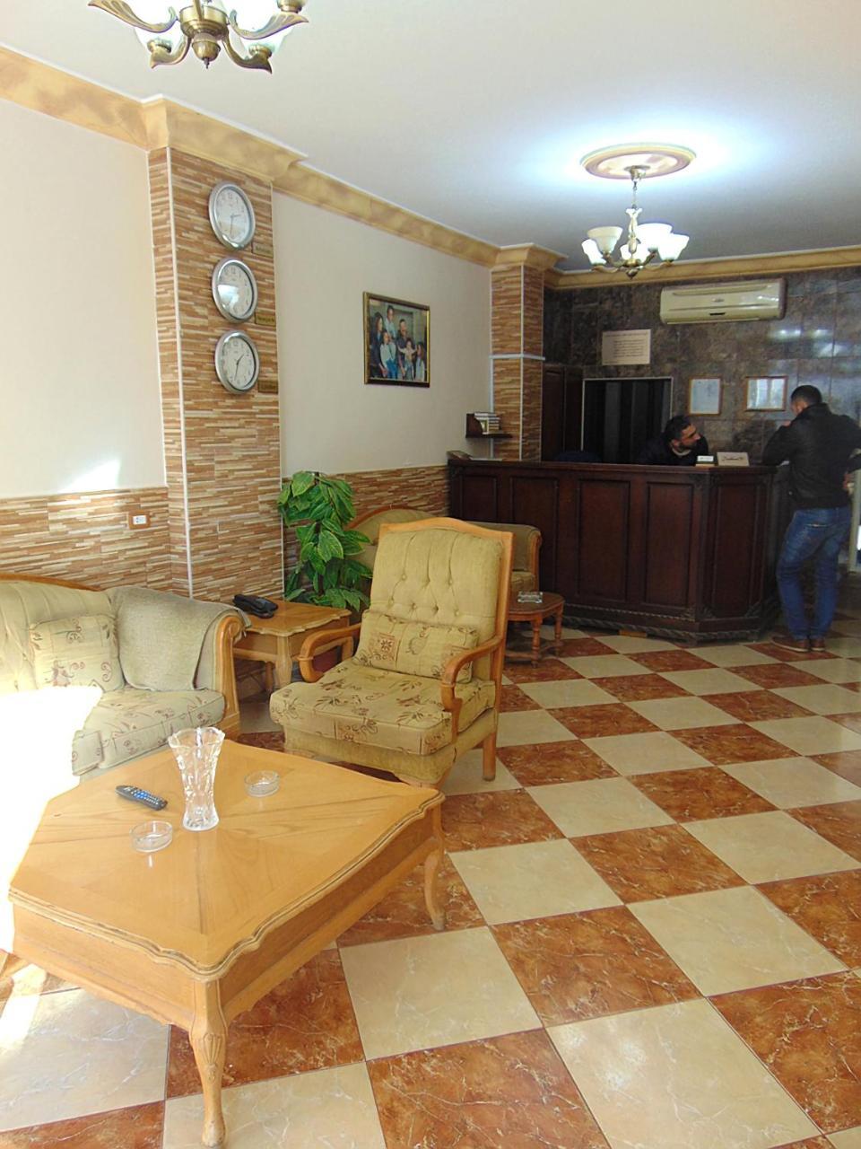 Al-Nujoom Hotel Suites Ammán Kültér fotó