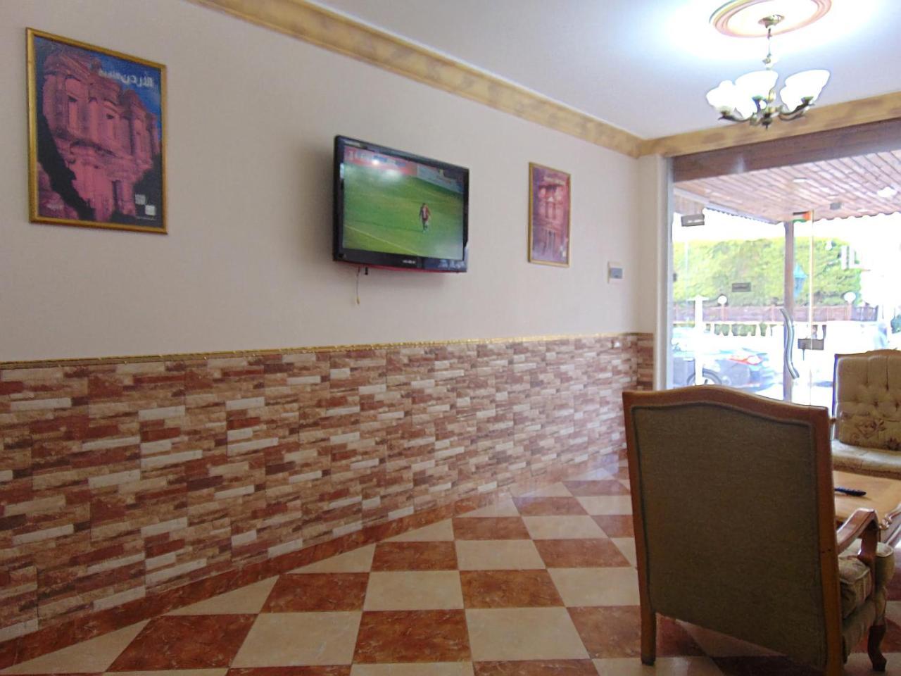 Al-Nujoom Hotel Suites Ammán Kültér fotó