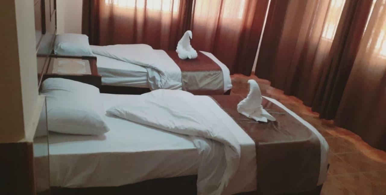 Al-Nujoom Hotel Suites Ammán Kültér fotó